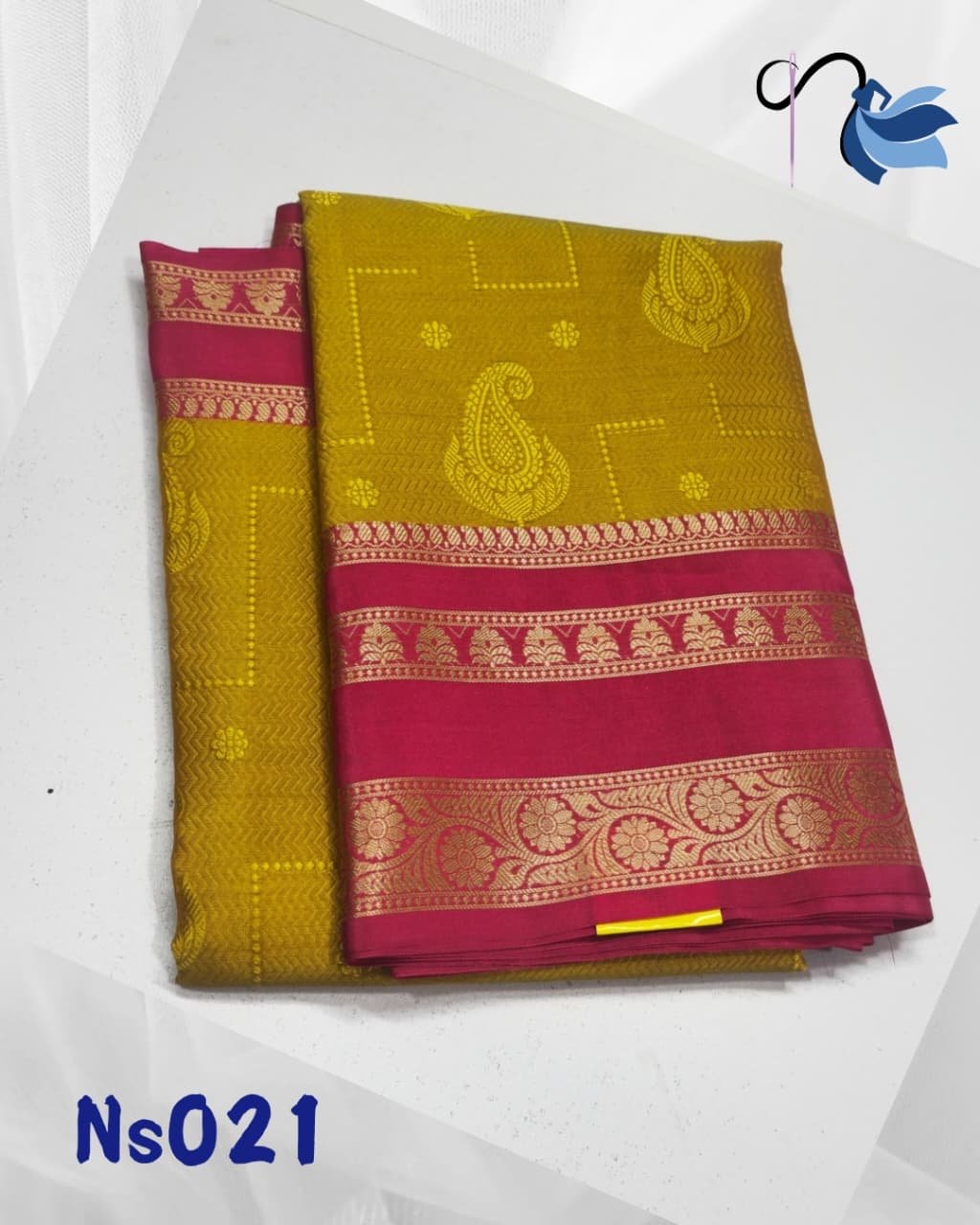 Elegance and Comfort: The Kora Muslin Tanchui Saree